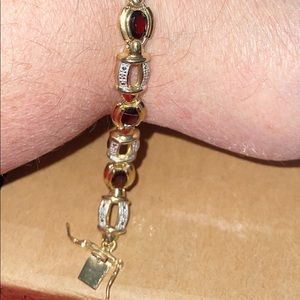 8.870 ctw Garnet and Diamond bracelet